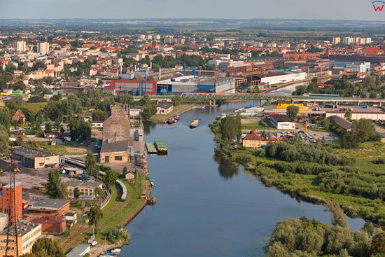 Elblag - panorama na przemyslowa dzielnice miasta. EU, Pl, Warm-Maz. LOTNICZE.